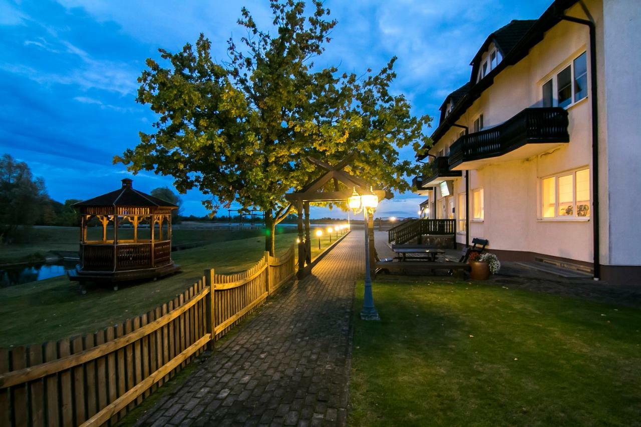 Butenas Hotel Tyla Biržai Extérieur photo
